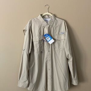 Columbia men’s fishing shirt.